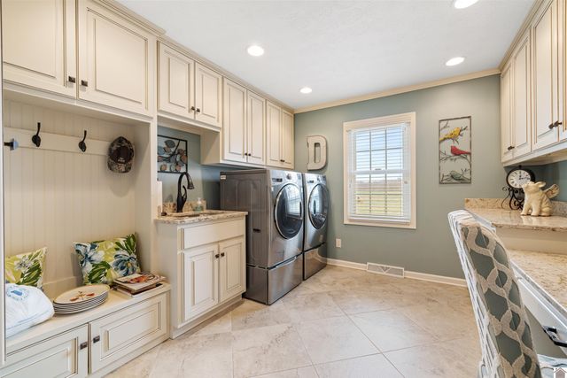 99 Merit RD, Mayfield, KY 42066