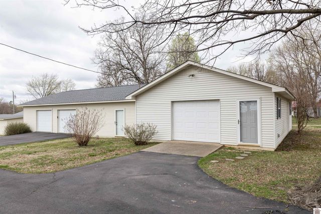 99 Merit RD, Mayfield, KY 42066