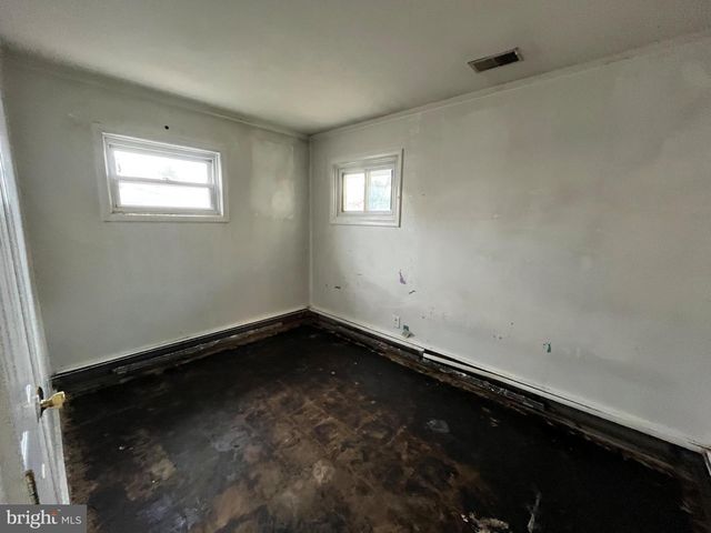 1504 OLD FARM RD, Wilmington, DE 19805