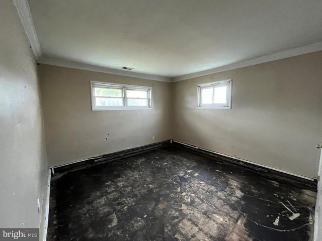 1504 OLD FARM RD, Wilmington, DE 19805