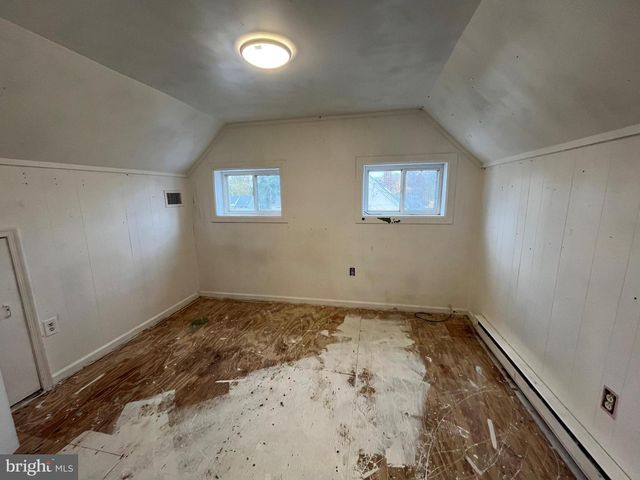 1504 OLD FARM RD, Wilmington, DE 19805