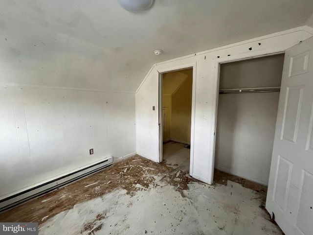 1504 OLD FARM RD, Wilmington, DE 19805