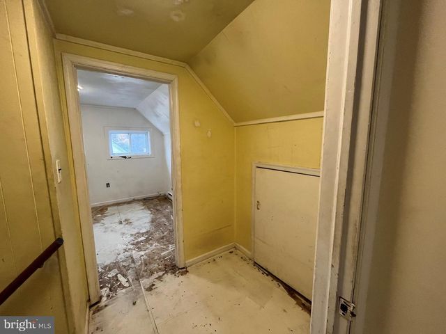 1504 OLD FARM RD, Wilmington, DE 19805