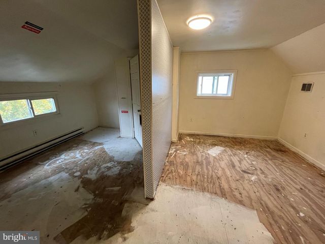 1504 OLD FARM RD, Wilmington, DE 19805