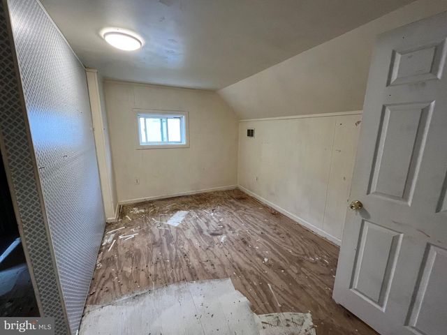 1504 OLD FARM RD, Wilmington, DE 19805