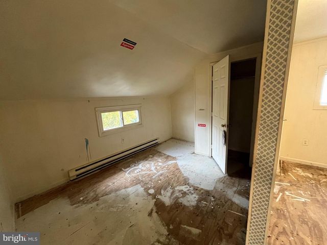 1504 OLD FARM RD, Wilmington, DE 19805