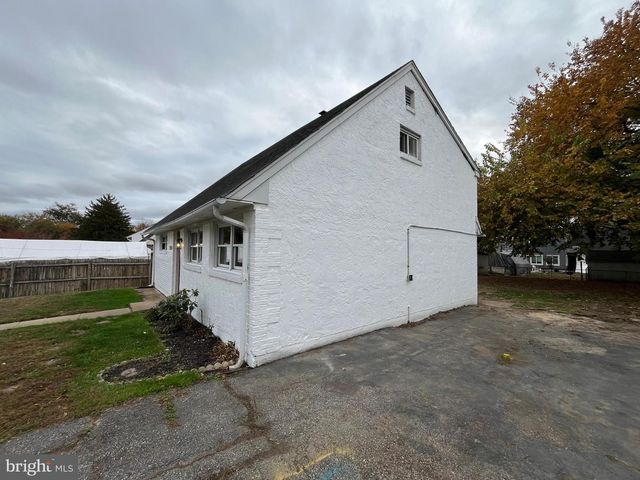 1504 OLD FARM RD, Wilmington, DE 19805