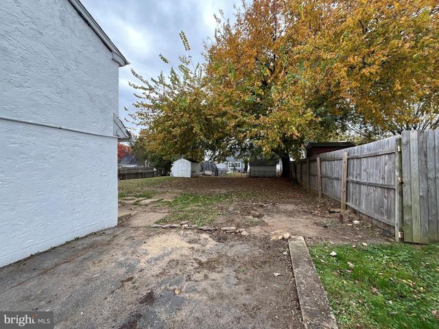 1504 OLD FARM RD, Wilmington, DE 19805