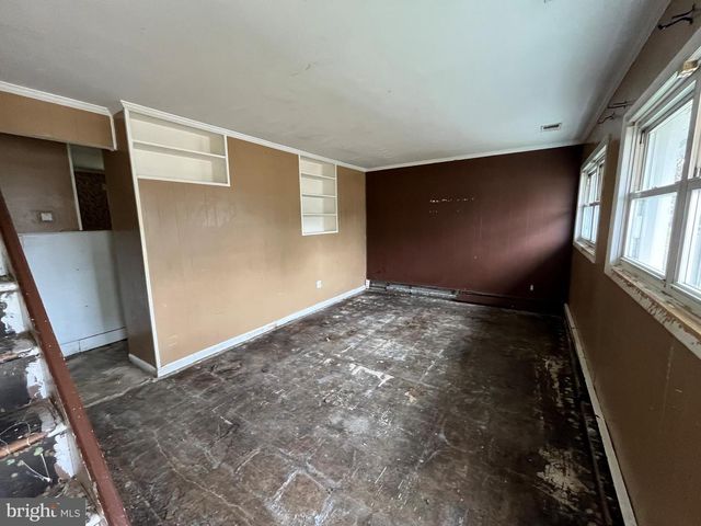 1504 OLD FARM RD, Wilmington, DE 19805