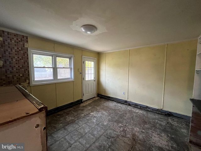 1504 OLD FARM RD, Wilmington, DE 19805