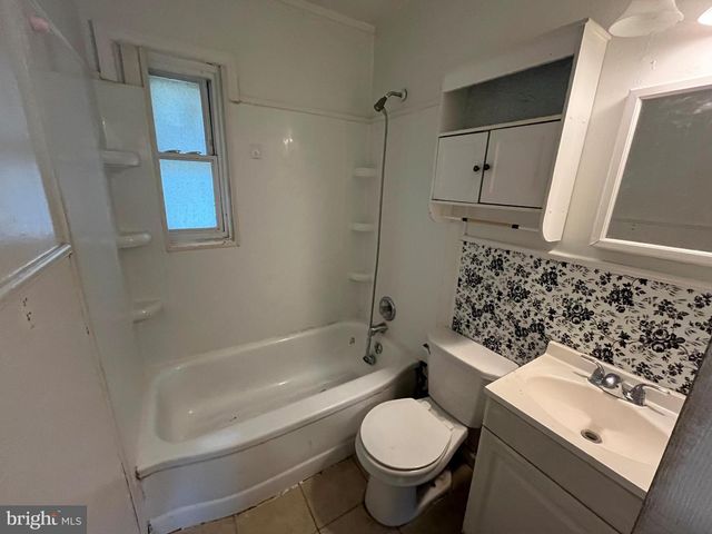 1504 OLD FARM RD, Wilmington, DE 19805