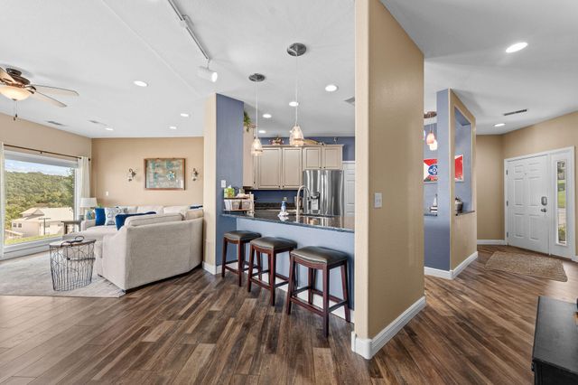 125 Villa Drive 2, Hollister, MO 65672