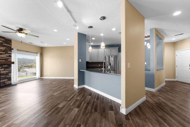 125 Villa Drive 2, Hollister, MO 65672