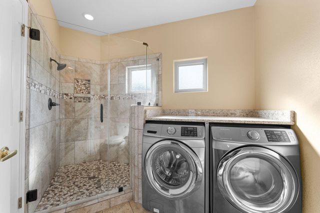 125 Villa Drive 2, Hollister, MO 65672