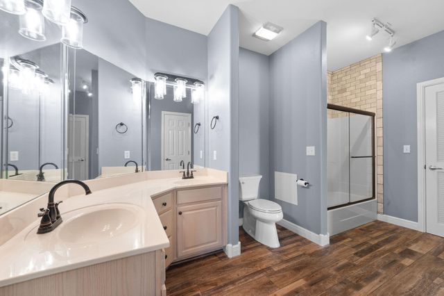 125 Villa Drive 2, Hollister, MO 65672