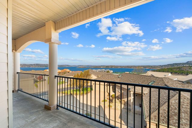 125 Villa Drive 2, Hollister, MO 65672