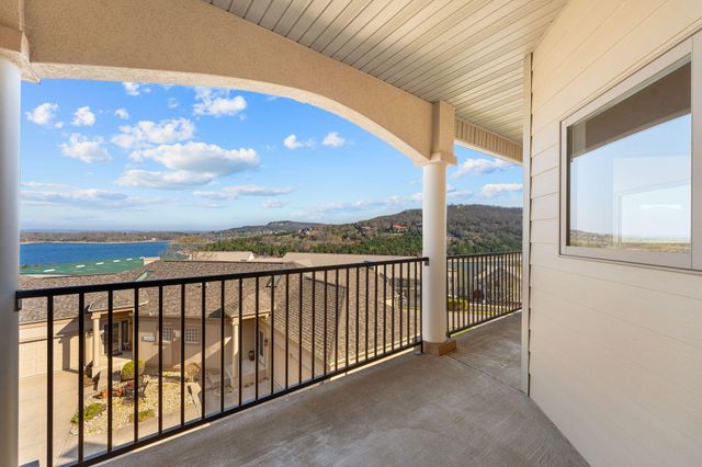 125 Villa Drive 2, Hollister, MO 65672