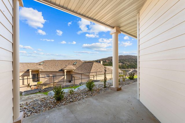 125 Villa Drive 2, Hollister, MO 65672