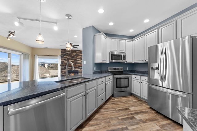 125 Villa Drive 2, Hollister, MO 65672