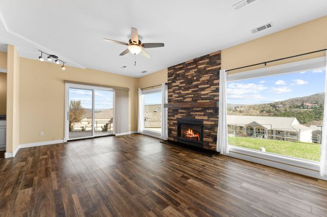 125 Villa Drive 2, Hollister, MO 65672