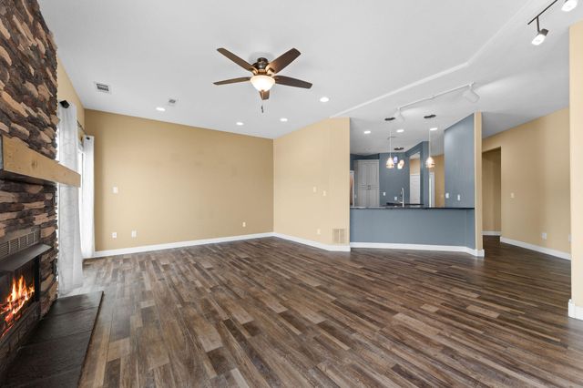 125 Villa Drive 2, Hollister, MO 65672