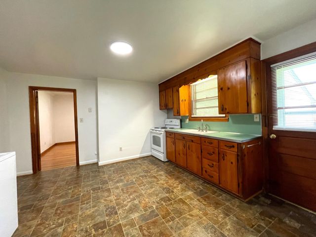 3203 Roundhill AVE, Roanoke, VA 24012