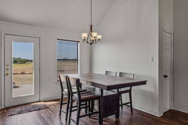 122 County Road 1380, Alvord, TX 76225