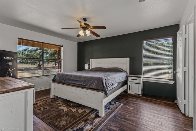 122 County Road 1380, Alvord, TX 76225