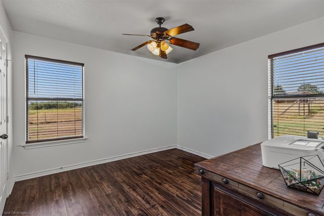 122 County Road 1380, Alvord, TX 76225
