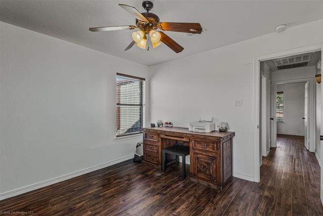 122 County Road 1380, Alvord, TX 76225
