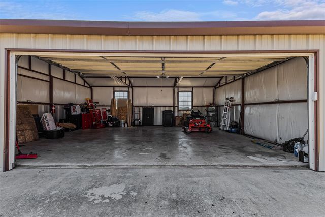 122 County Road 1380, Alvord, TX 76225