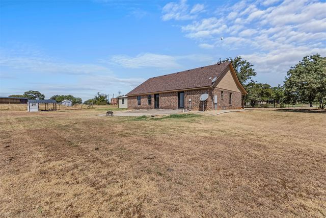 122 County Road 1380, Alvord, TX 76225