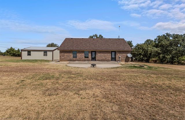 122 County Road 1380, Alvord, TX 76225