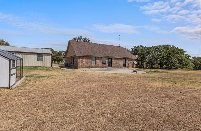 122 County Road 1380, Alvord, TX 76225