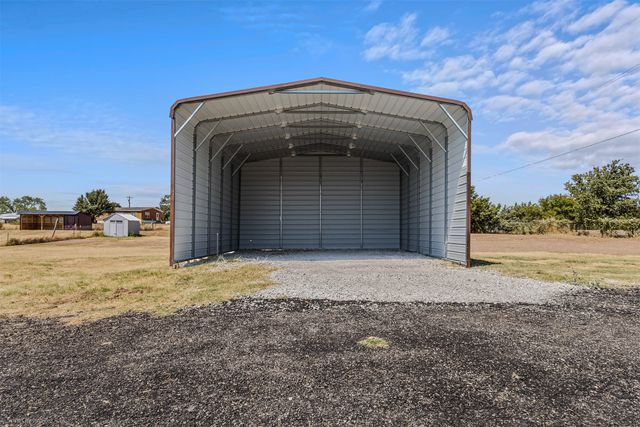 122 County Road 1380, Alvord, TX 76225