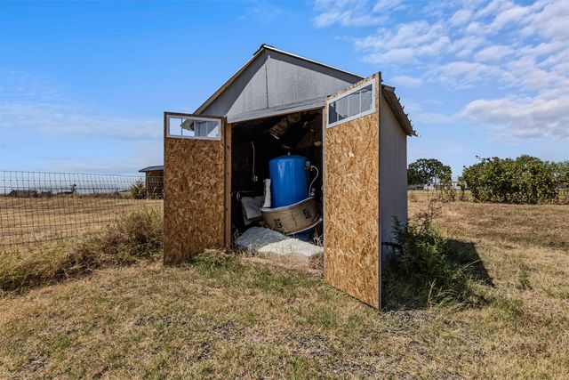 122 County Road 1380, Alvord, TX 76225
