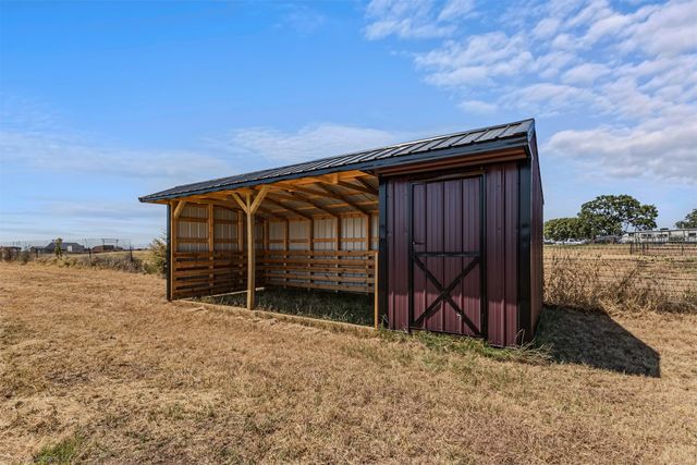 122 County Road 1380, Alvord, TX 76225