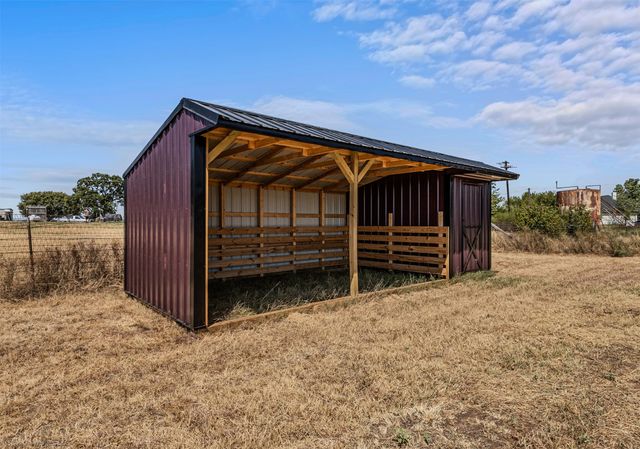 122 County Road 1380, Alvord, TX 76225