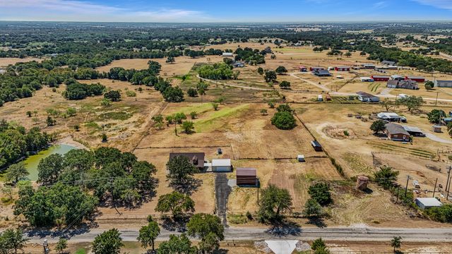 122 County Road 1380, Alvord, TX 76225