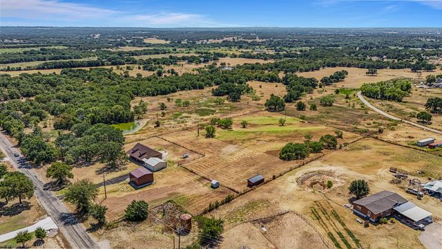 122 County Road 1380, Alvord, TX 76225