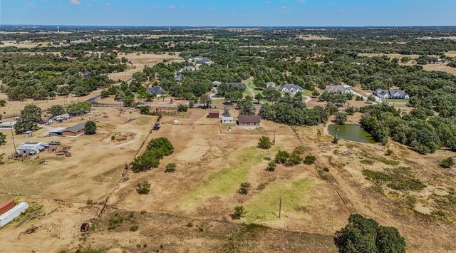 122 County Road 1380, Alvord, TX 76225