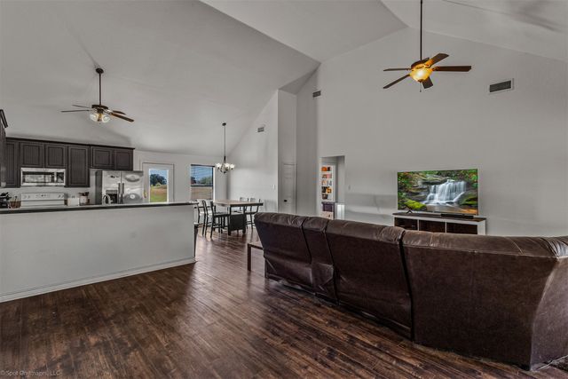 122 County Road 1380, Alvord, TX 76225