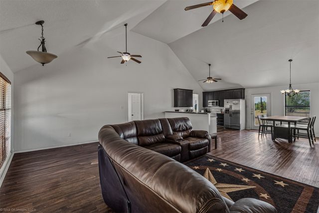 122 County Road 1380, Alvord, TX 76225