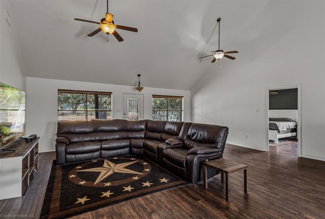 122 County Road 1380, Alvord, TX 76225