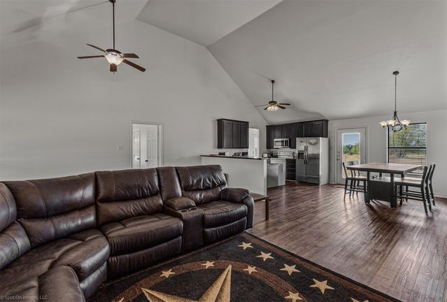 122 County Road 1380, Alvord, TX 76225