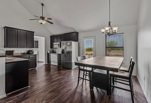 122 County Road 1380, Alvord, TX 76225