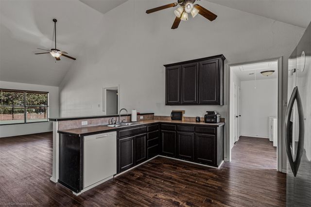 122 County Road 1380, Alvord, TX 76225