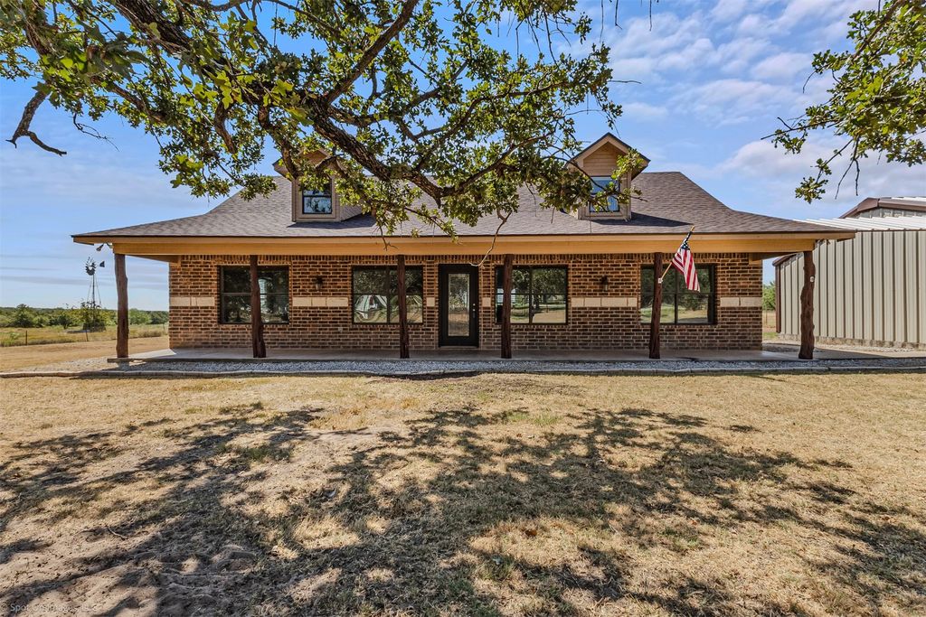 122 County Road 1380, Alvord, TX 76225