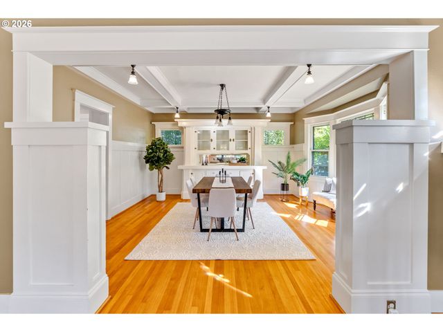 5131 Se MADISON St, Portland, OR 97215
