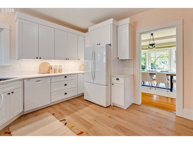 5131 Se MADISON St, Portland, OR 97215